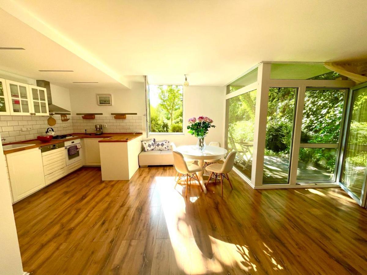 70M2 Romantic Living In The Old Town With Garden Bratislava Eksteriør billede