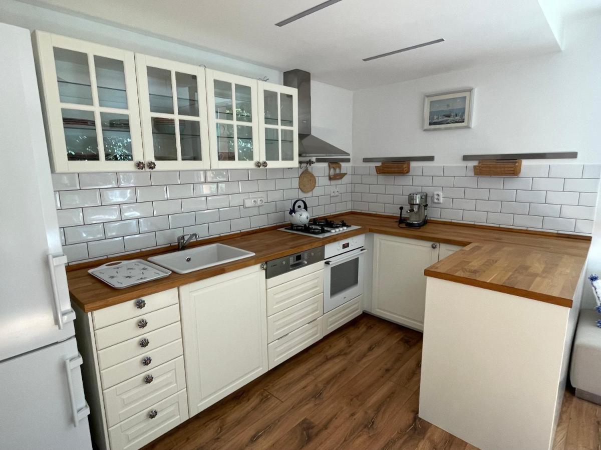 70M2 Romantic Living In The Old Town With Garden Bratislava Eksteriør billede